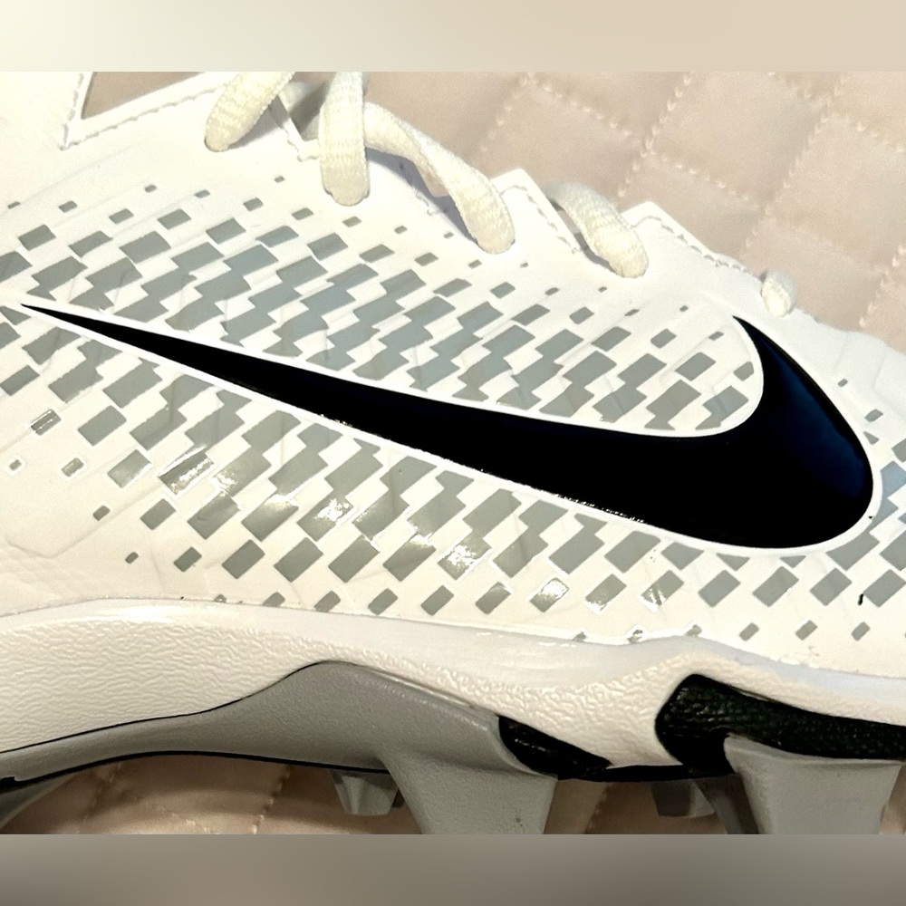New Nike Alpha Football Cleats (Men’s 9.5) - Picture 3 of 7